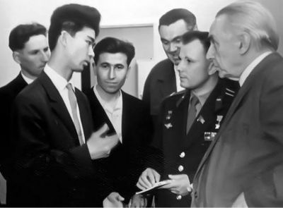 12 апреля, друзья! День космонавтики. Трудно забыть встречу с Юрием Гагариным в 1963 году.