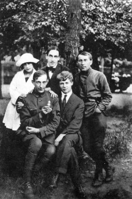 Фанни Шерешевская, Анатолий Мариенгоф, Иван Грузинов, Вадим Шершеневич, Сергей Есенин. Москва. 1920 г.