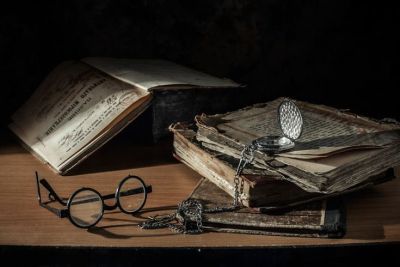 Мои верные собеседники — книги. В их молчании — голоса тысячелетий. Сегодня перечитываю „Пир“ Платона. Каждый раз, открывая эту книгу, я будто снова участвую в той беседе, где рождается Эрос — не просто плотское влечение, но любовь к мудрости и стремление к прекрасному. Книги — якоря в океане времени
#книги #библиотека #Платон #чтение #мудрость