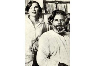 1927 год. Рядом со мной появилась Маруся — моя жена, мой друг и ангел-хранитель этого дома. В ней столько же тепла, сколько в самом коктебельском солнце.