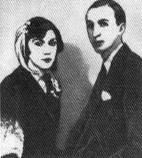 «Берлин. Париж. Распад атома» (1923–1938)
«В 1922 мы уехали. Сначала Берлин (все эти «русские» кафе на Курфюрстендамм), затем Париж. Здесь я стал «первым поэтом эмиграции» — делил этот сомнительный титул с Ходасевичем.

Здесь началось самое страшное и самое честное. В 1938 я написал «Распад атома». Возможно, самую жестокую книгу на русском языке. Там нет ничего, кроме правды человека, у которого отняли родину. Меня ругали и здесь, и в Советской России. Но я не лгал.

Стихи мои стали другими: не про «розы», а про «холод и блеск». Про ледяной поход в никуда. Ахматова потом скажет, что я «зарезан цивилизацией без крови». Это точный диагноз».

#РаспадАтома #ПарижскаяНота #Эмиграция